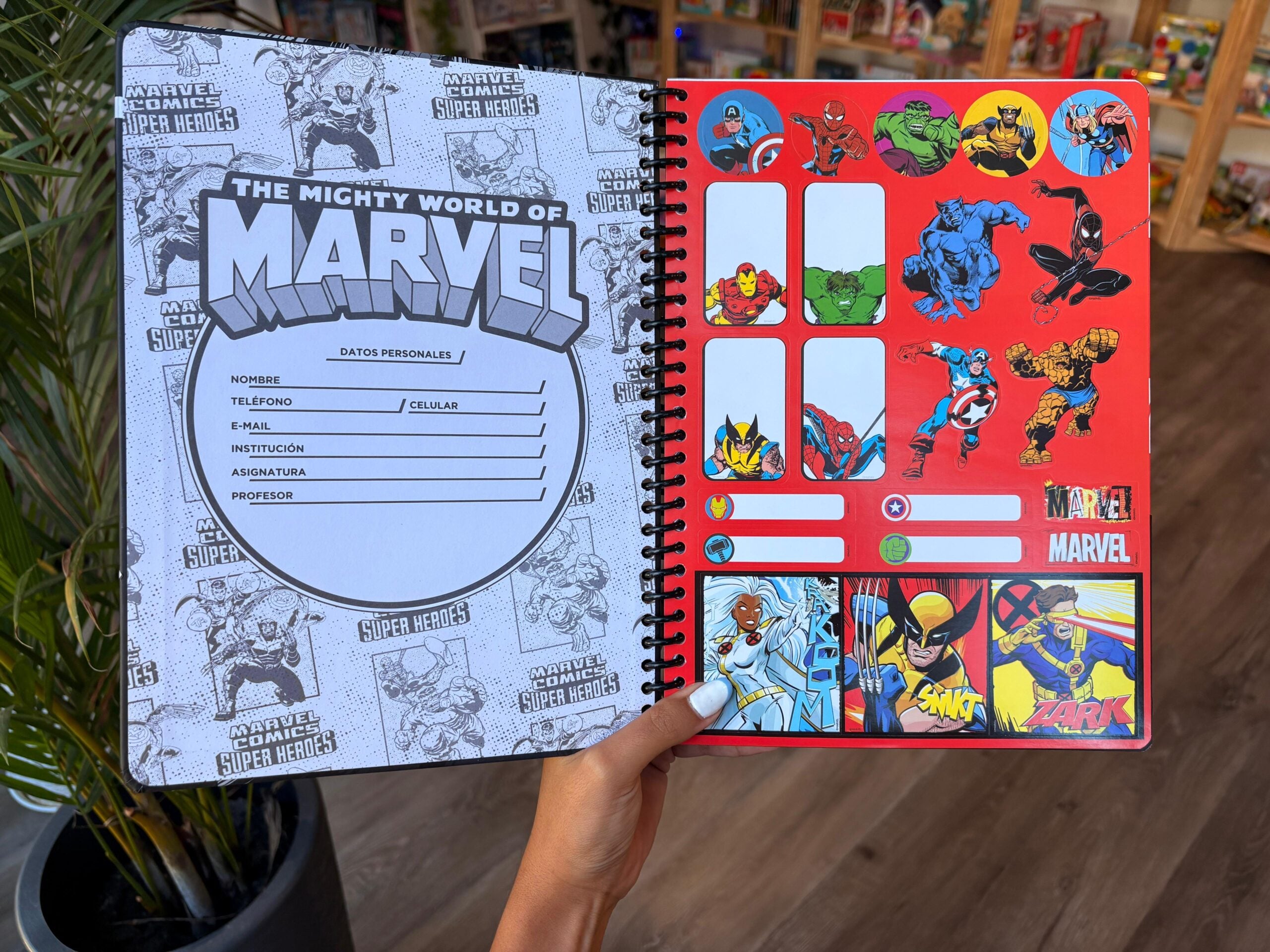 Cuadernola Marvel Roja image 4