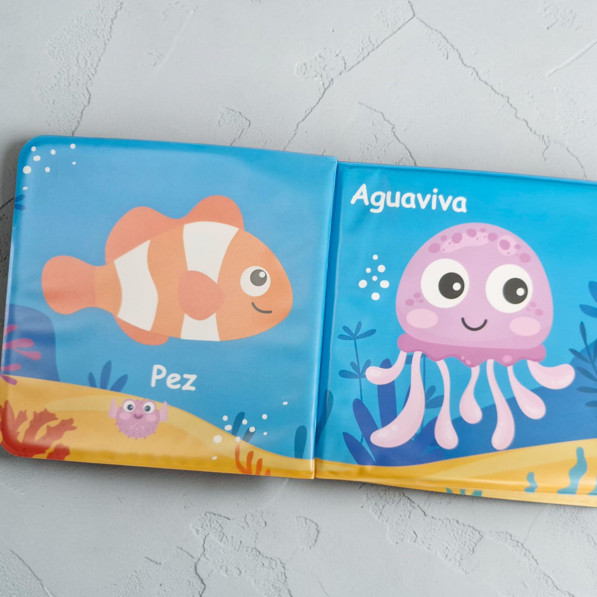 Libro de Baño con Muñequitos